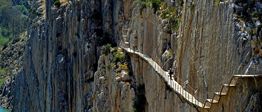 ¡2 días y 1 noche en Hotel 3* + entradas Caminito del Rey!