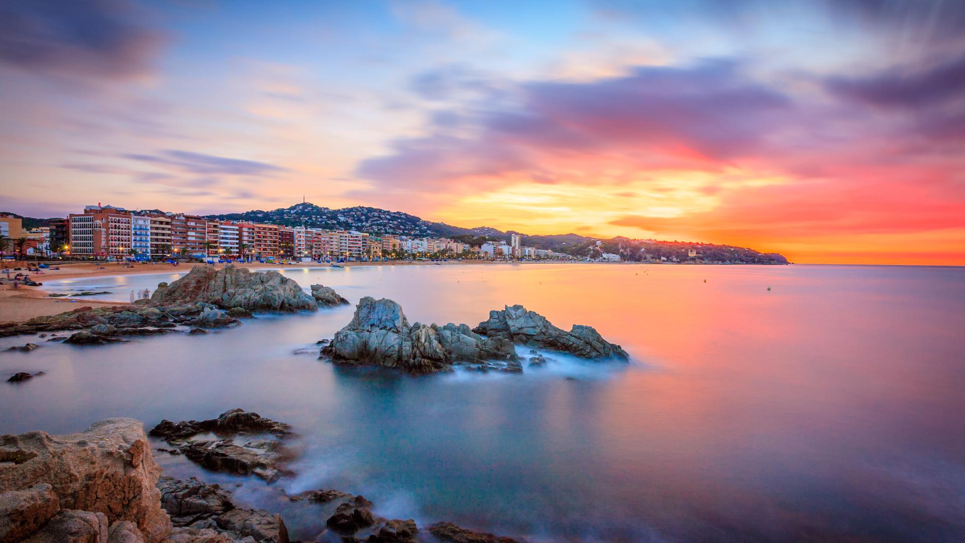 ¡2 días y 1 noche en Lloret de Mar: Hotel 4* con Pensión Completa! ¡Incluye Puente de Mayo!