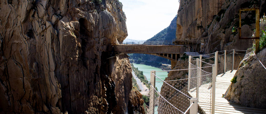 ¡2 días y 1 noche en Hotel 3* + entradas Caminito del Rey!