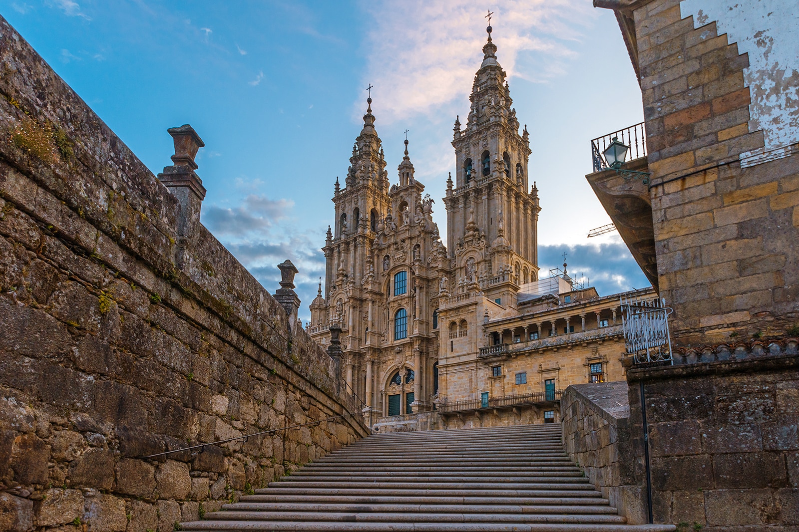 ¡Camino de Santiago Organizado a tu aire! 7 días y 6 noches en Hoteles, Pensiones o Albergues con Traslado de equipaje + Asistencia telefónica 24h + Documentación y Credencial del Peregrino