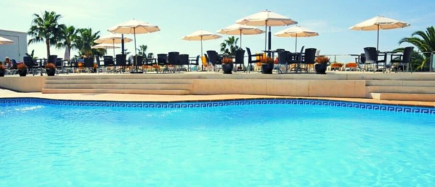 ¡7 Días y 6 Noches en Nerja en Hotel 3* con Desayuno o Media Pensión + Sesión de Spa incluida!