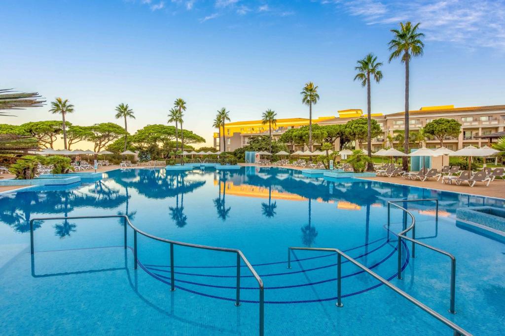 Puente de Mayo en Sancti Petri (Cádiz): ¡4 días y 3 noches en Hotel 4*, junto a la Playa, con Media Pensión!